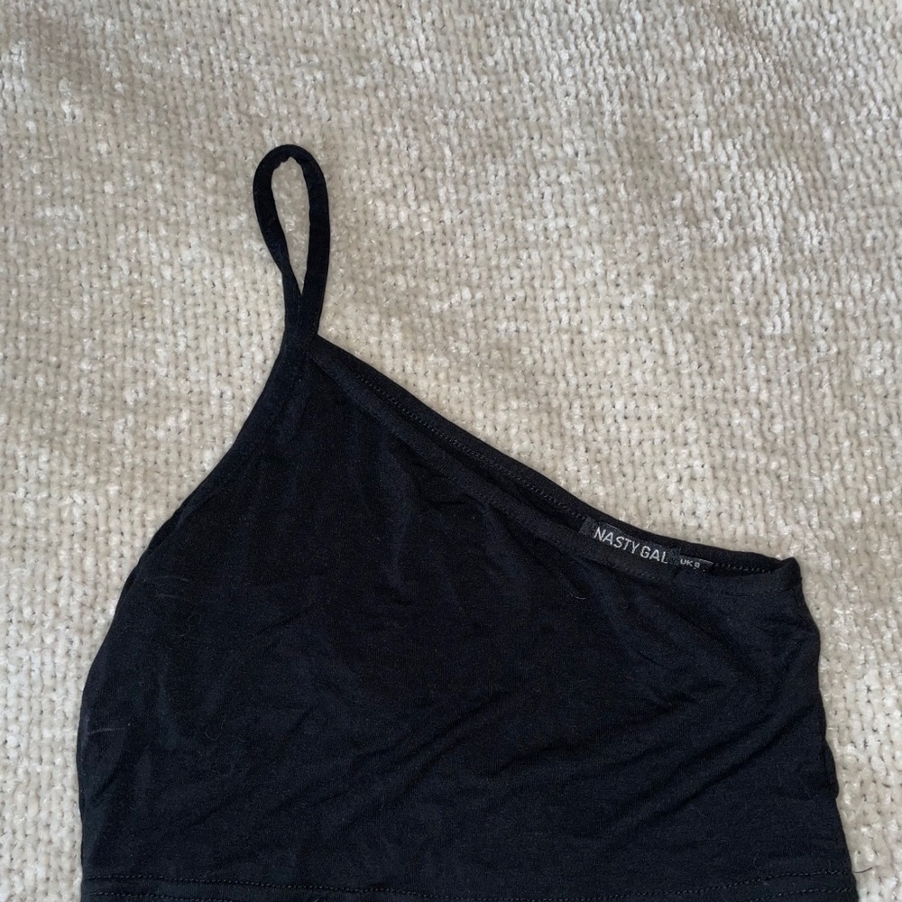 Asymmetrical one shoulder crop black top